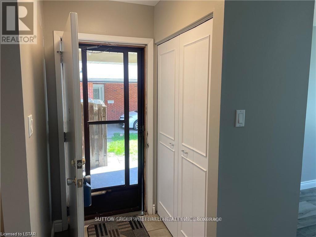 87 Monmore Road, London North, Ontario  N6G 2W7 - Photo 3 - X12848136