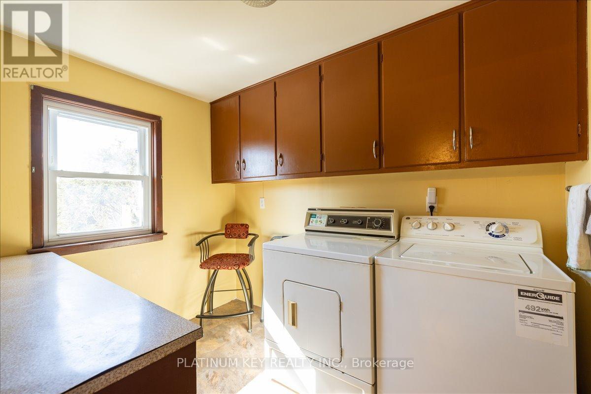 256 King Street, Southwest Middlesex, Ontario  N0L 1M0 - Photo 14 - X12848226