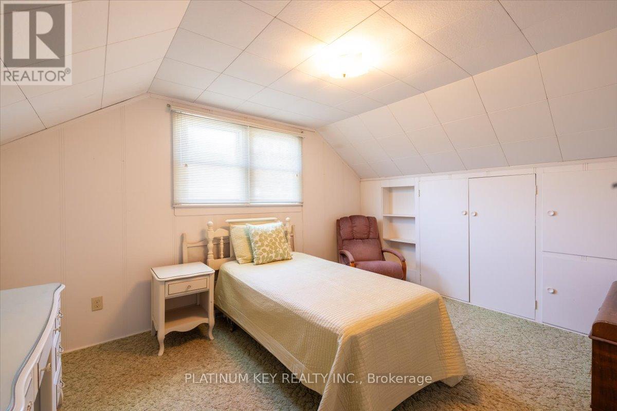 256 King Street, Southwest Middlesex, Ontario  N0L 1M0 - Photo 16 - X12848226