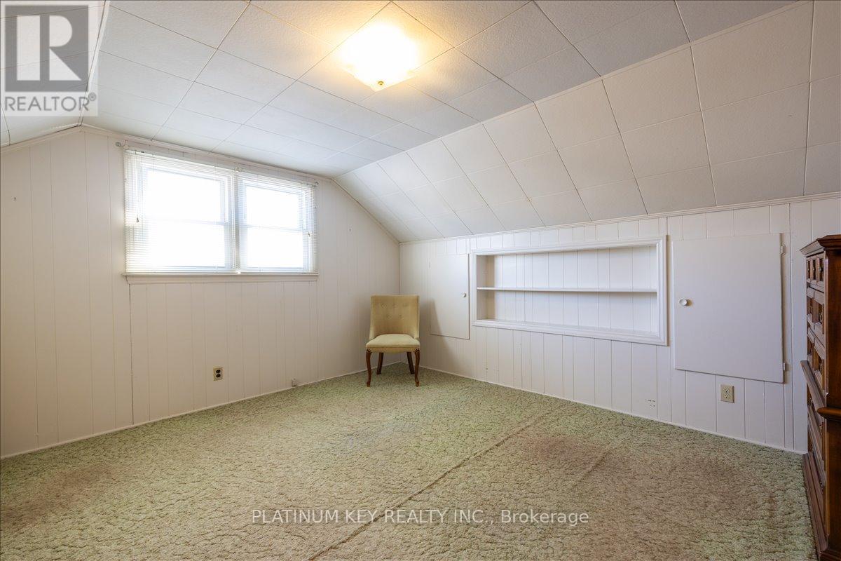 256 King Street, Southwest Middlesex, Ontario  N0L 1M0 - Photo 17 - X12848226