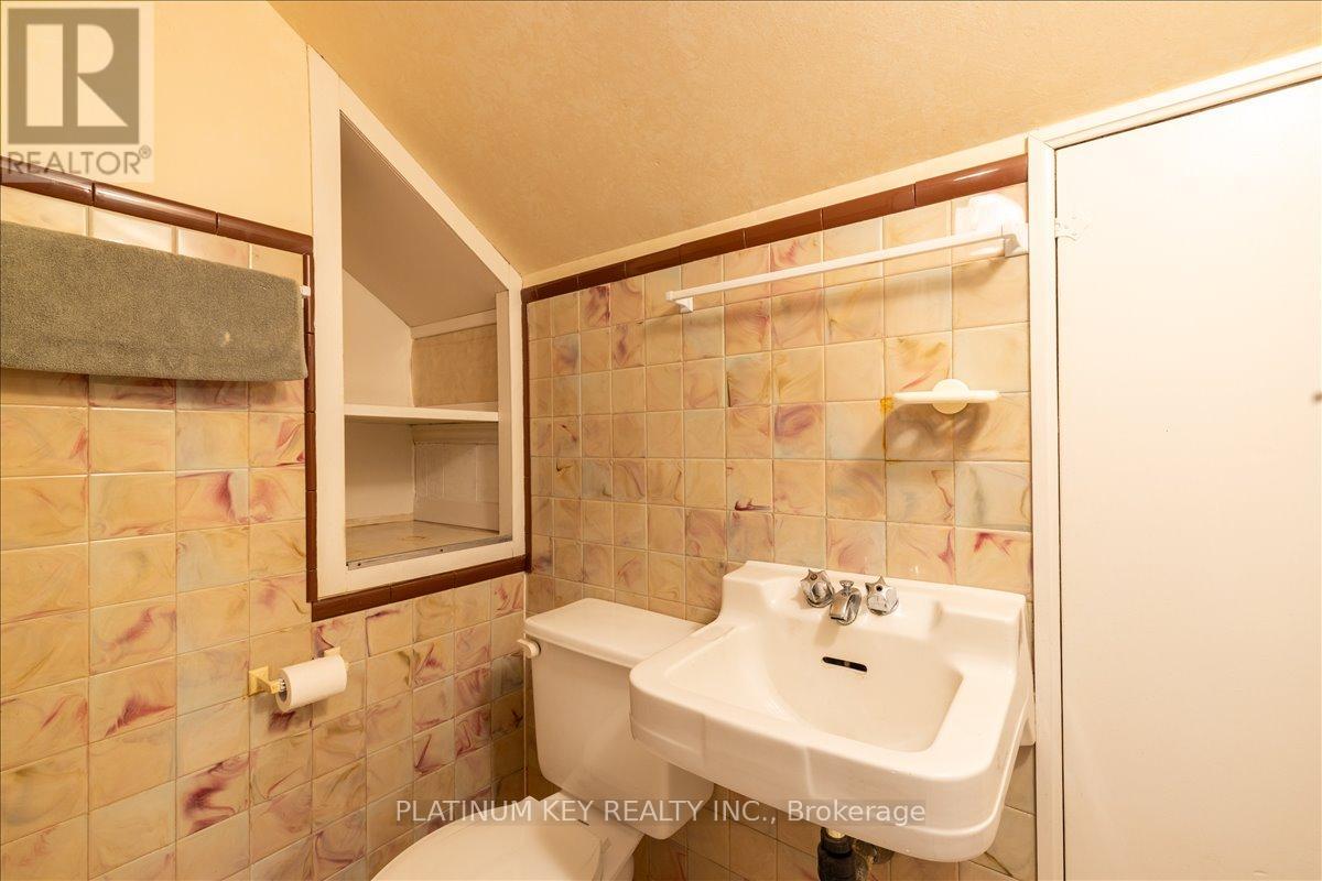 256 King Street, Southwest Middlesex, Ontario  N0L 1M0 - Photo 19 - X12848226