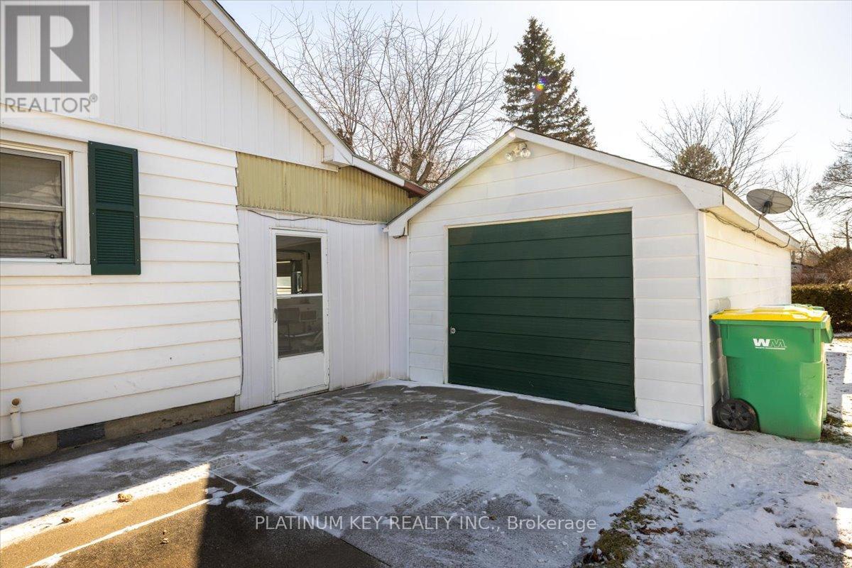 256 King Street, Southwest Middlesex, Ontario  N0L 1M0 - Photo 22 - X12848226