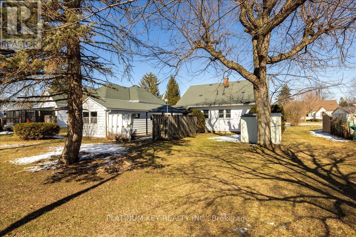 256 King Street, Southwest Middlesex, Ontario  N0L 1M0 - Photo 24 - X12848226