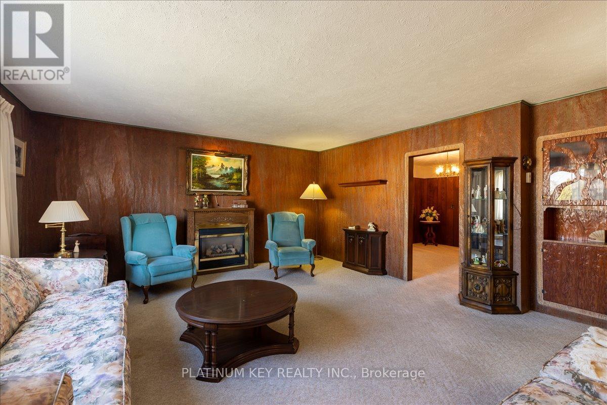 256 King Street, Southwest Middlesex, Ontario  N0L 1M0 - Photo 3 - X12848226