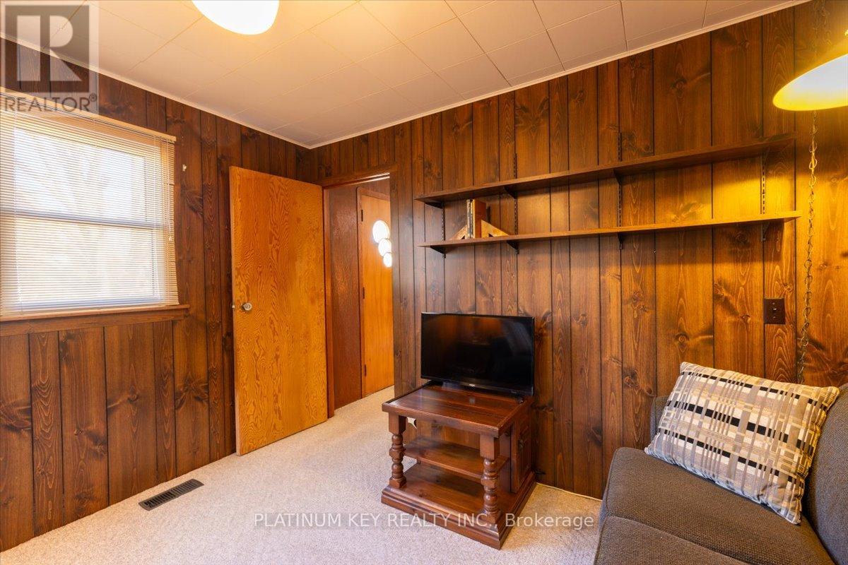 256 King Street, Southwest Middlesex, Ontario  N0L 1M0 - Photo 5 - X12848226