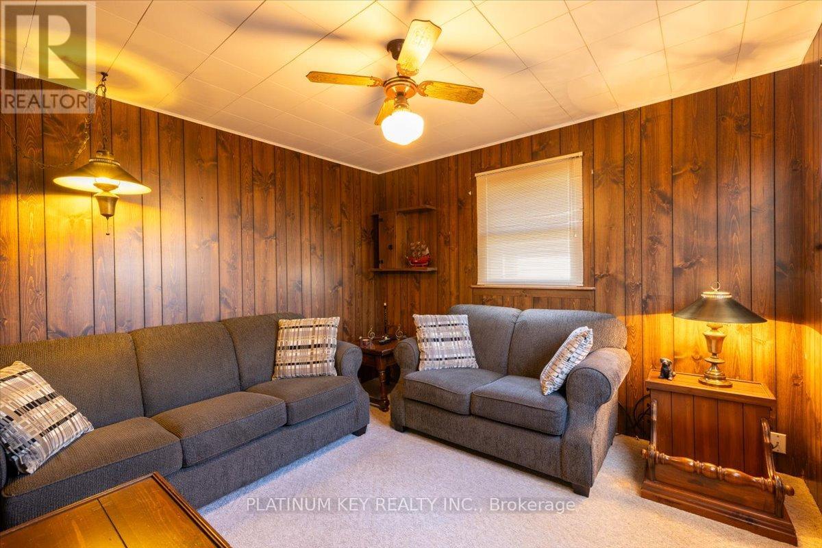 256 King Street, Southwest Middlesex, Ontario  N0L 1M0 - Photo 6 - X12848226