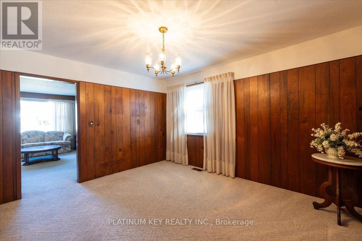 256 King Street, Southwest Middlesex, Ontario  N0L 1M0 - Photo 8 - X12848226