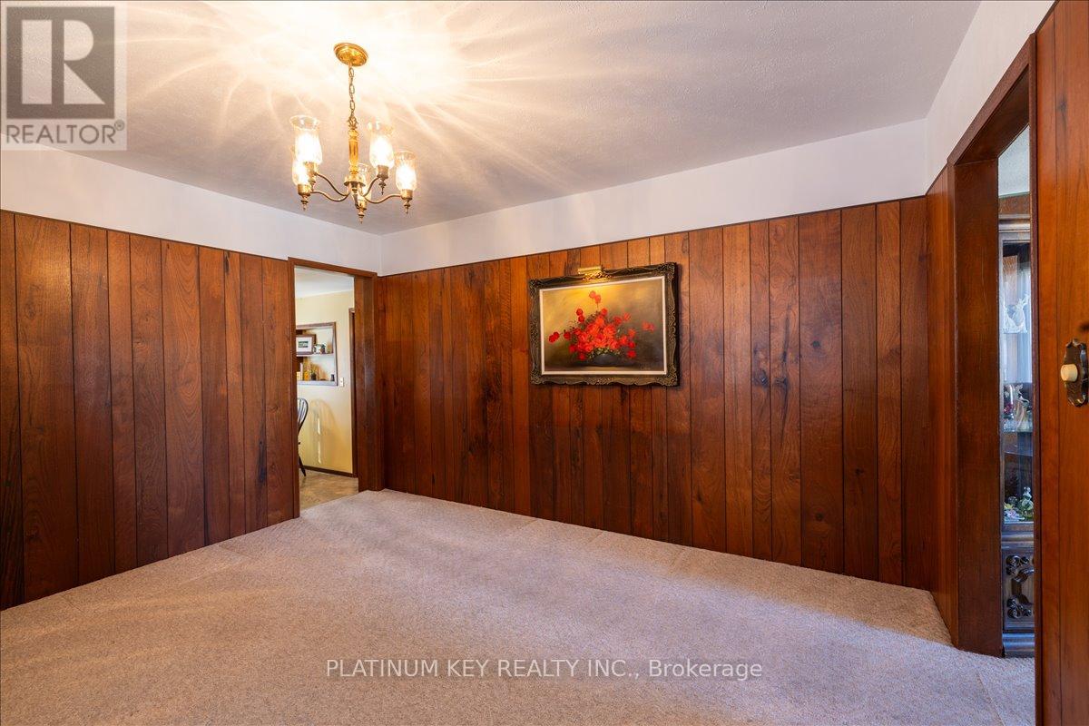 256 King Street, Southwest Middlesex, Ontario  N0L 1M0 - Photo 9 - X12848226