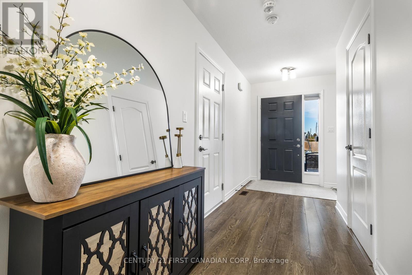 361 Beech Street, Lucan Biddulph, Ontario  N0M 2J0 - Photo 6 - X12848242