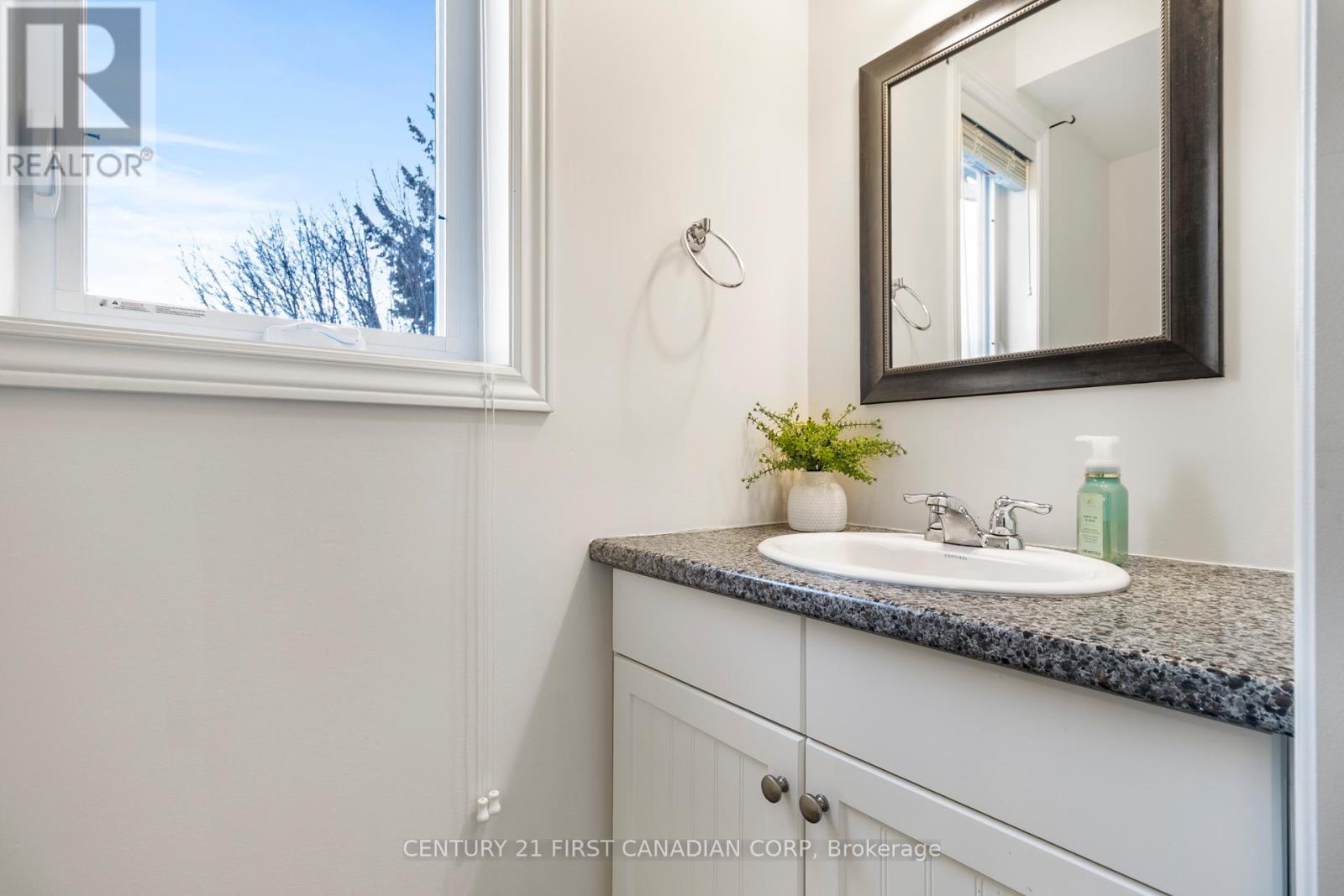 361 Beech Street, Lucan Biddulph, Ontario  N0M 2J0 - Photo 8 - X12848242