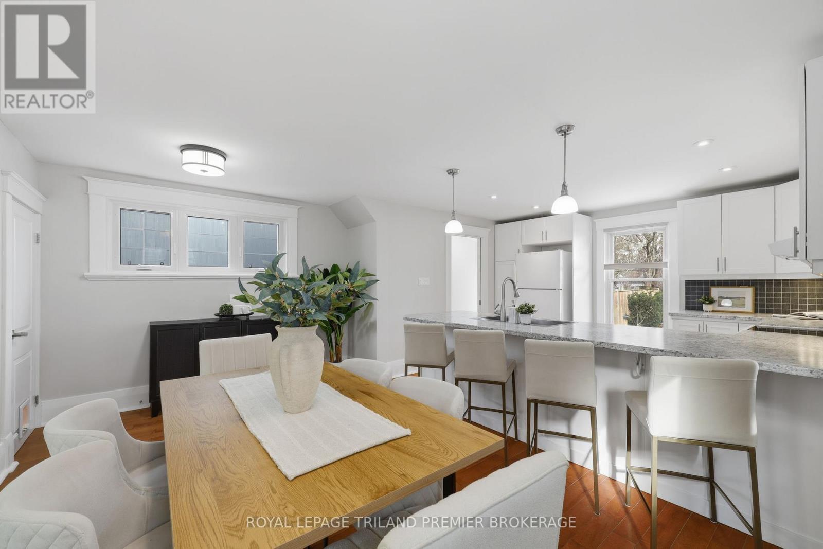 98 Briscoe Street E, London South, Ontario  N6C 1X2 - Photo 12 - X12848272