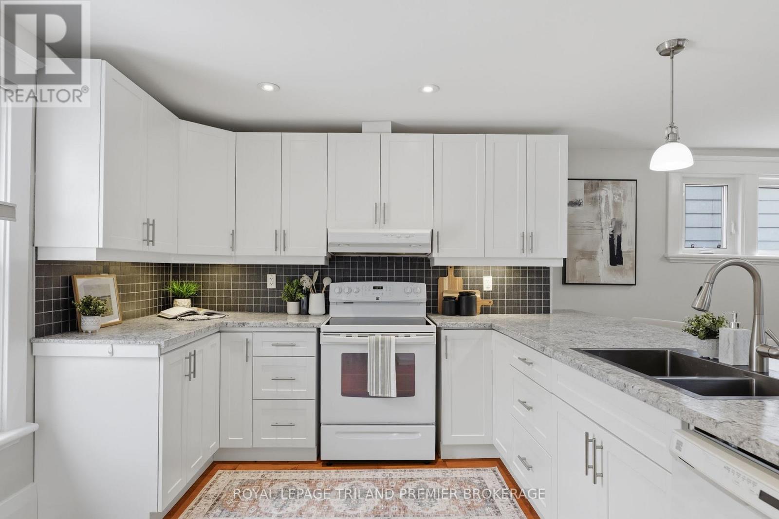 98 Briscoe Street E, London South, Ontario  N6C 1X2 - Photo 15 - X12848272