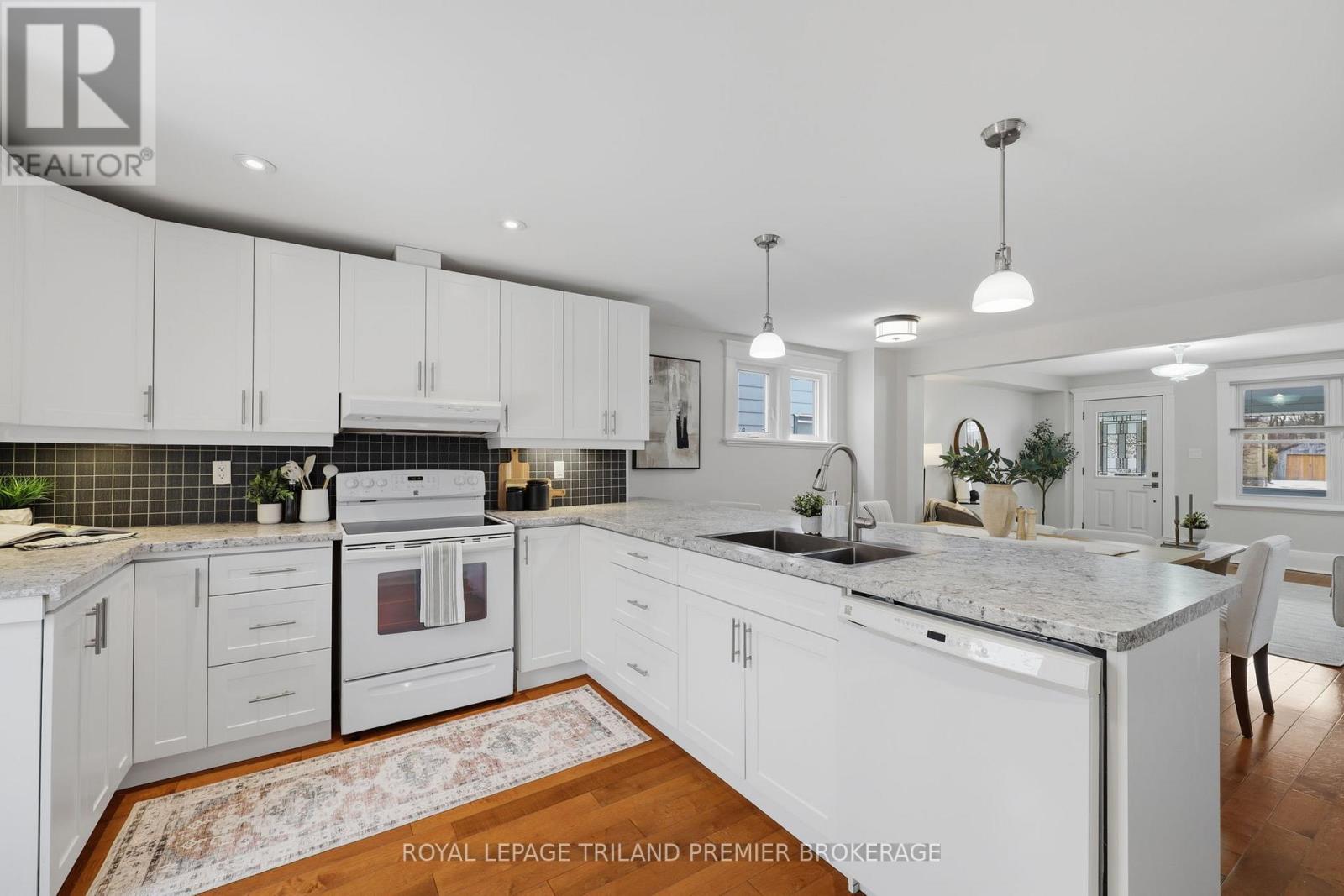 98 Briscoe Street E, London South, Ontario  N6C 1X2 - Photo 16 - X12848272