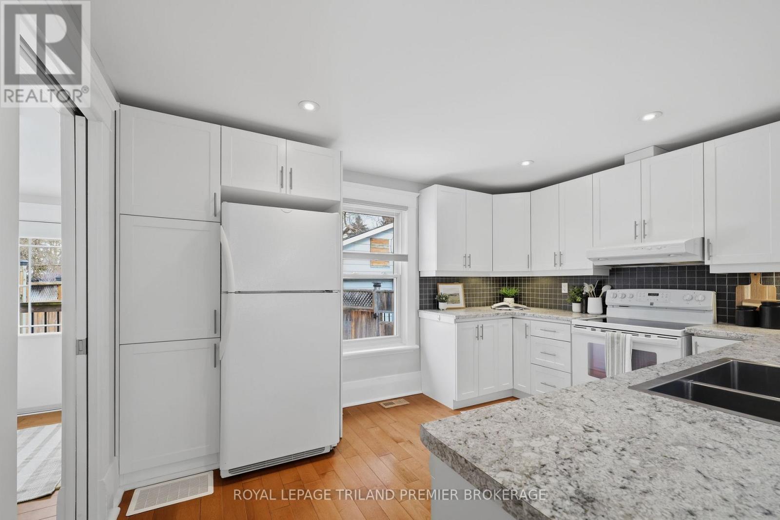 98 Briscoe Street E, London South, Ontario  N6C 1X2 - Photo 17 - X12848272