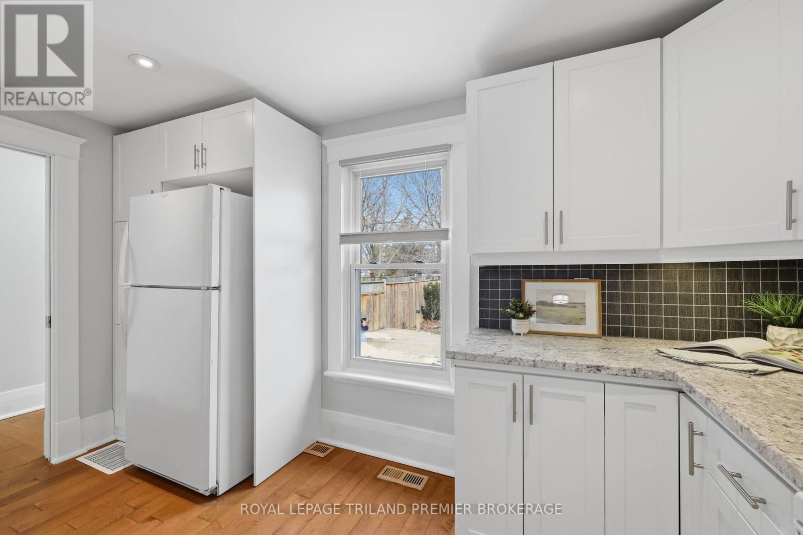 98 Briscoe Street E, London South, Ontario  N6C 1X2 - Photo 21 - X12848272