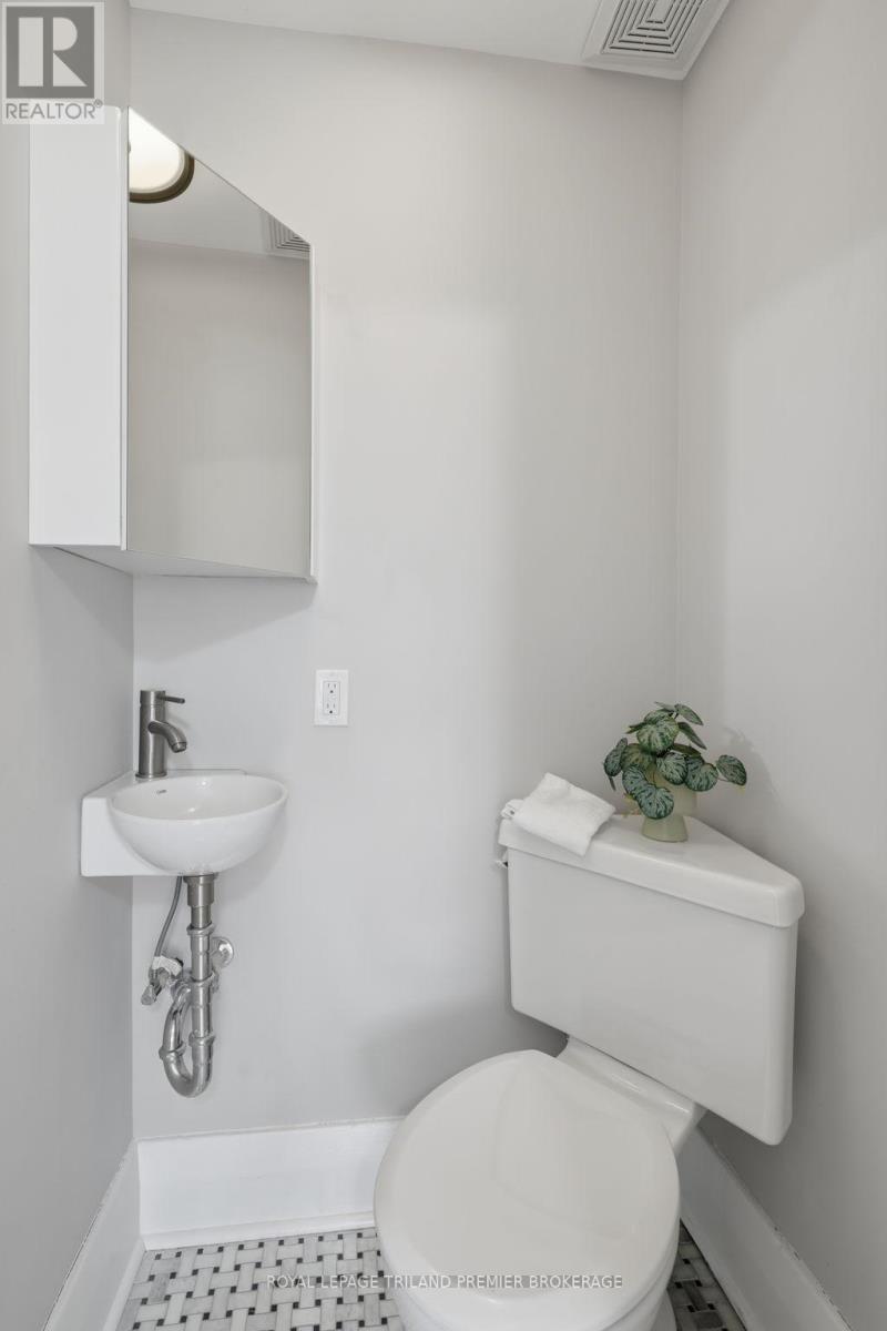 98 Briscoe Street E, London South, Ontario  N6C 1X2 - Photo 22 - X12848272