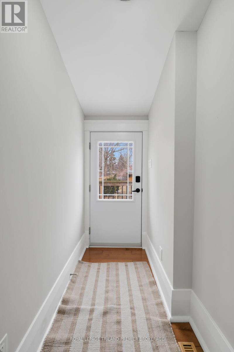 98 Briscoe Street E, London South, Ontario  N6C 1X2 - Photo 23 - X12848272