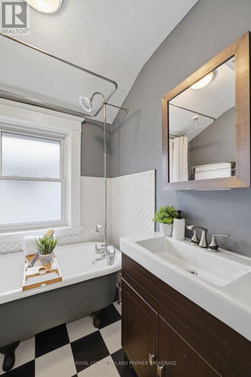 98 Briscoe Street E, London South, Ontario  N6C 1X2 - Photo 29 - X12848272