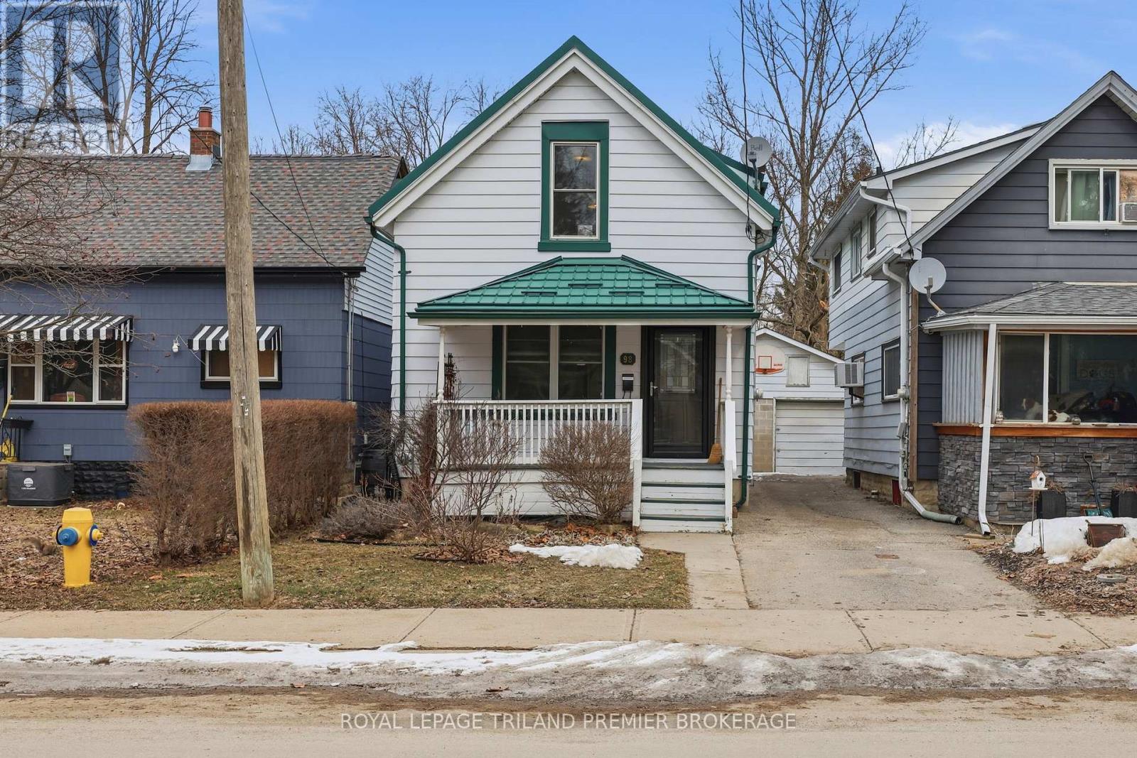 98 Briscoe Street E, London South, Ontario  N6C 1X2 - Photo 3 - X12848272