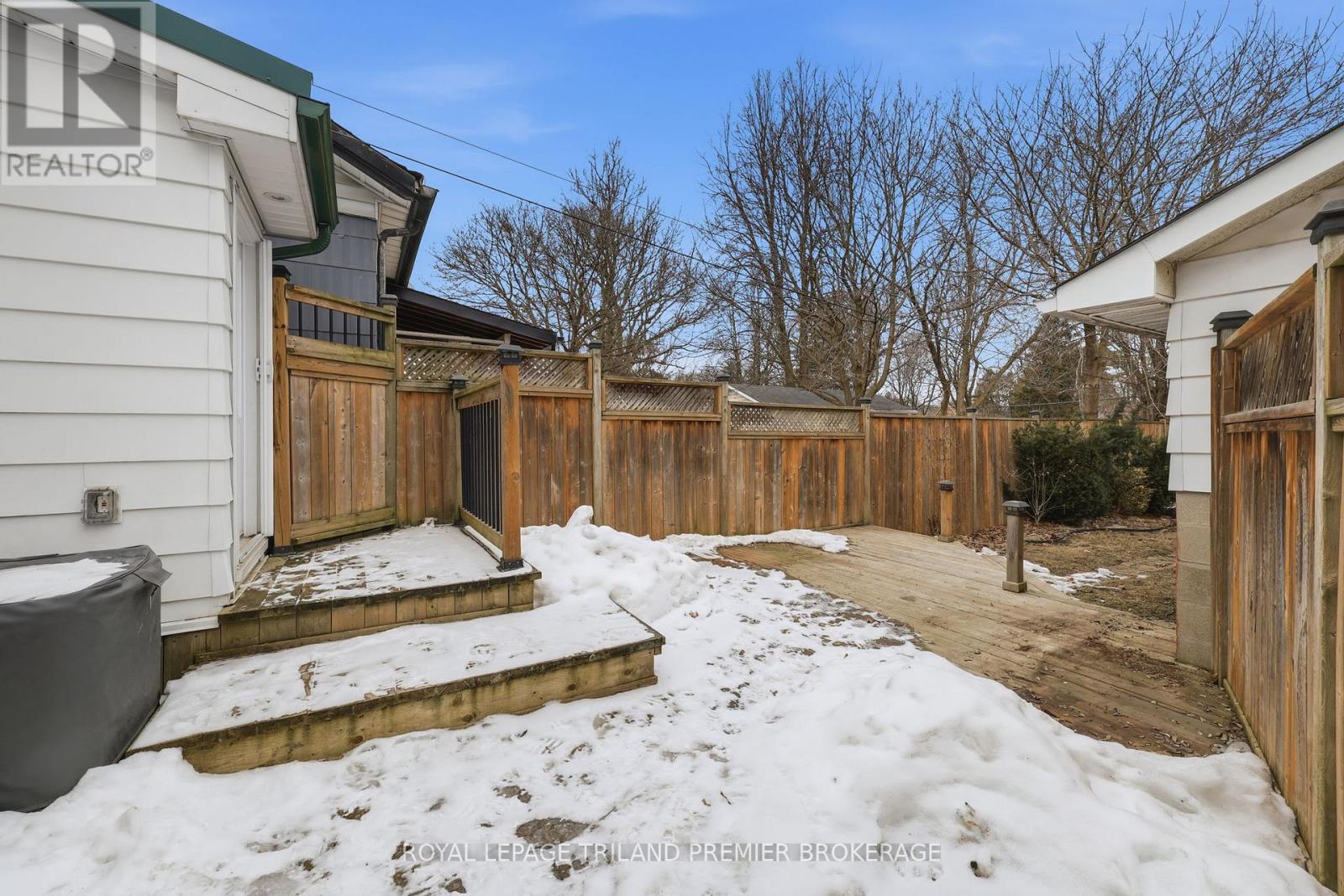 98 Briscoe Street E, London South, Ontario  N6C 1X2 - Photo 37 - X12848272