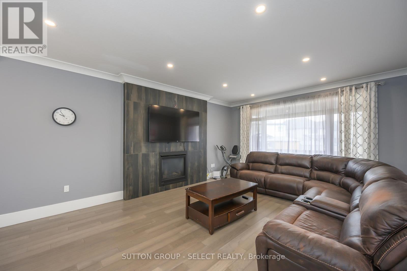 1796 Brayford Avenue, London South, Ontario  N6K 0H4 - Photo 4 - X12848274