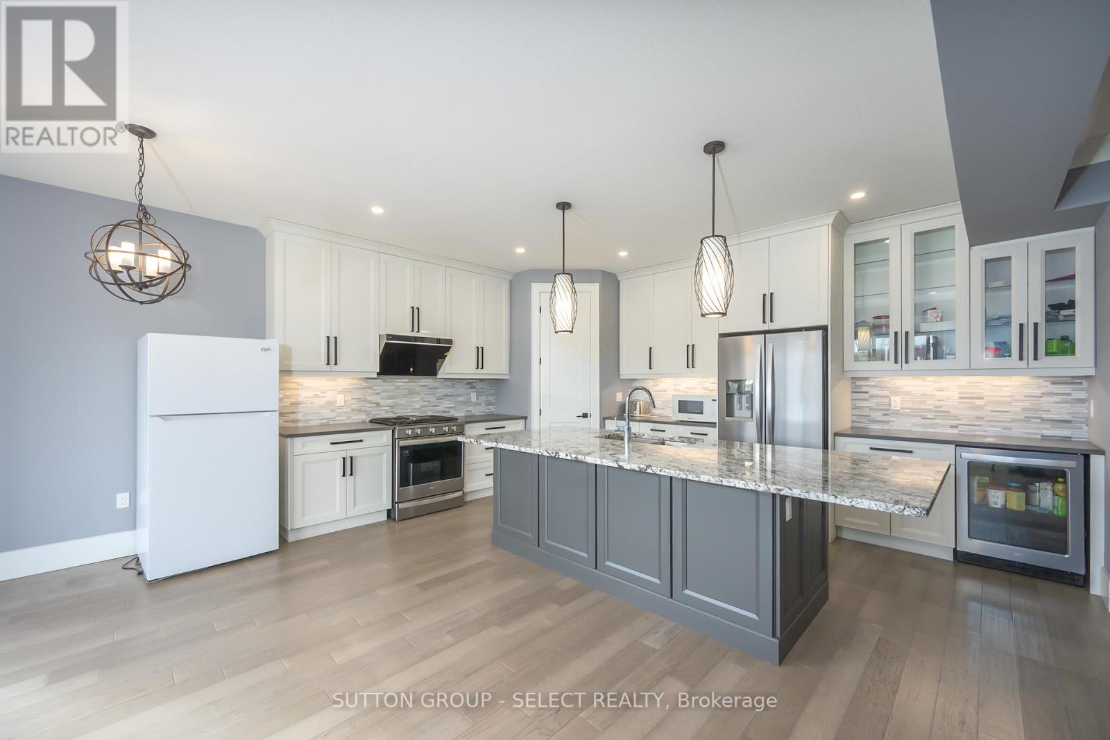 1796 Brayford Avenue, London South, Ontario  N6K 0H4 - Photo 6 - X12848274