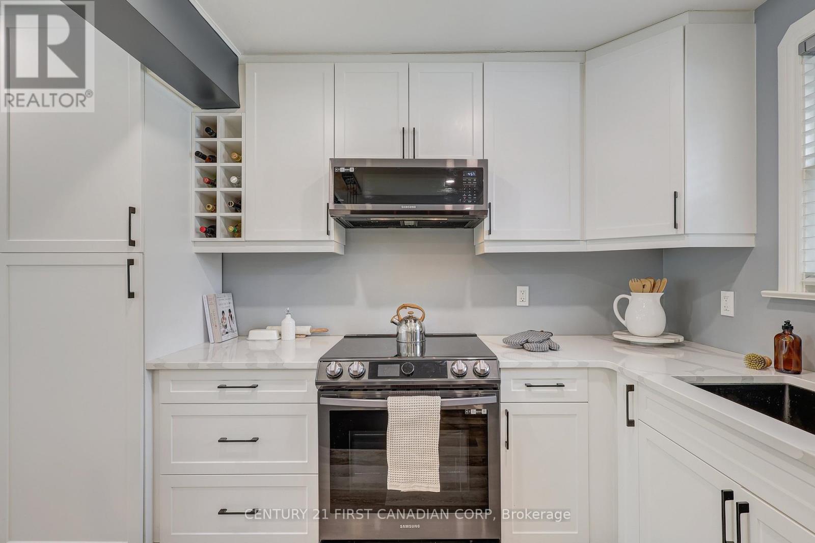 Photo 19 of 48 for 527 Belvedere Avenue