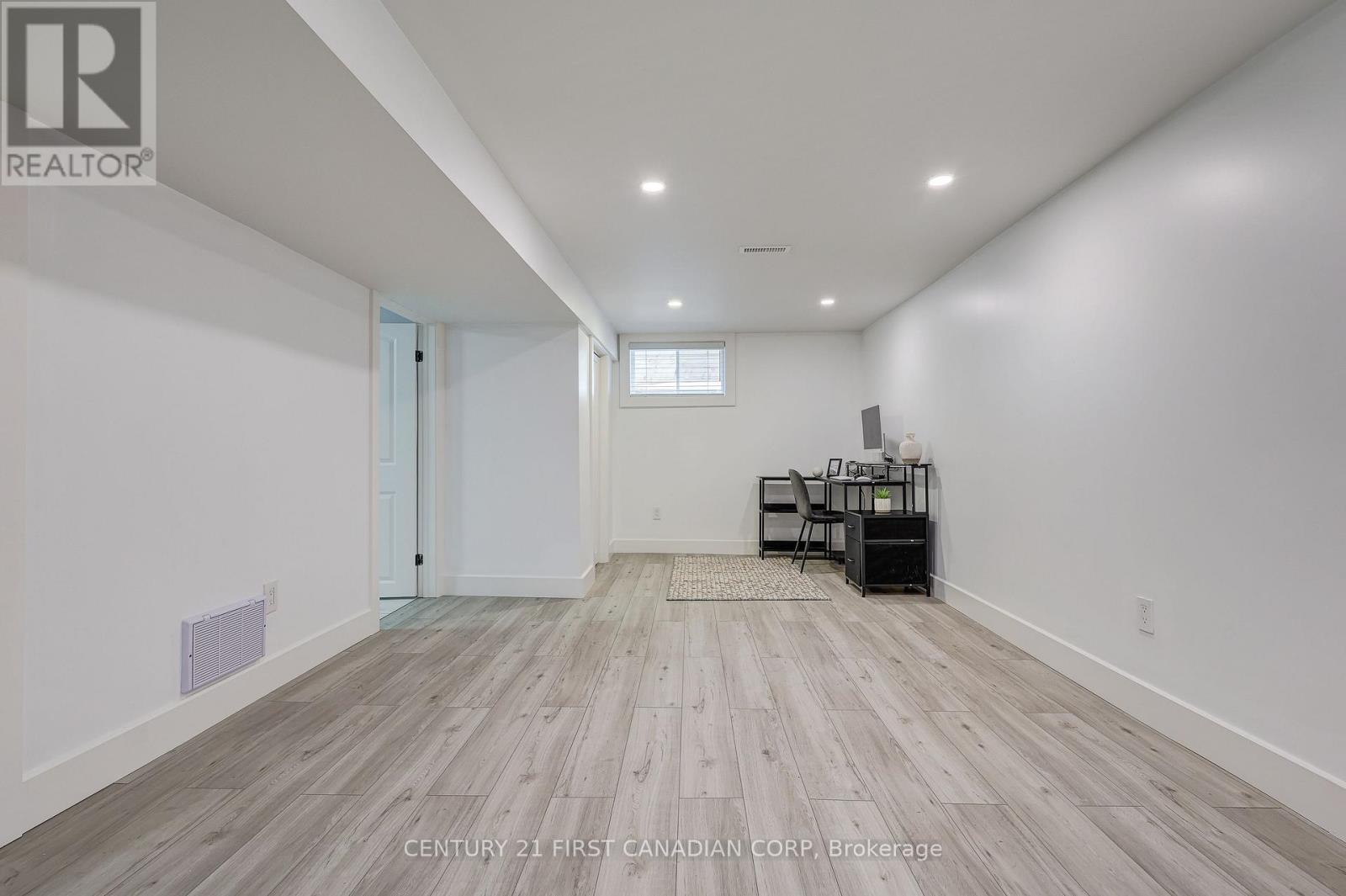 Photo 29 of 48 for 527 Belvedere Avenue