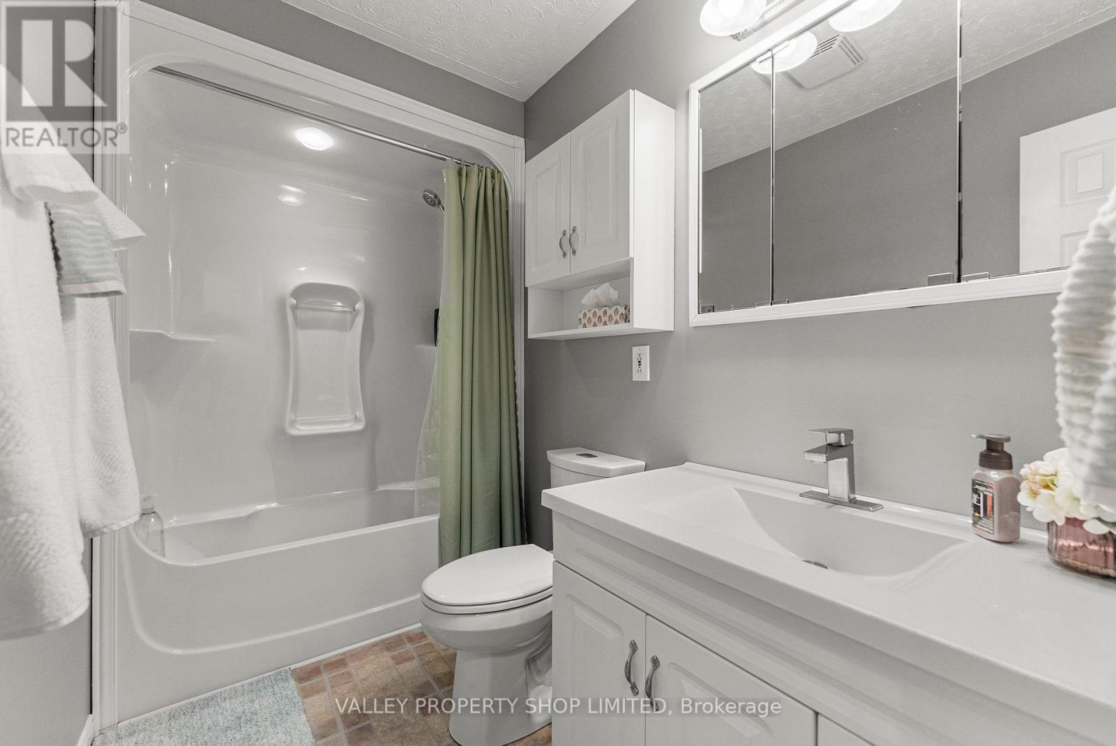 1224 B Line Road, Laurentian Valley, Ontario  K8A 6W8 - Photo 16 - X12848316