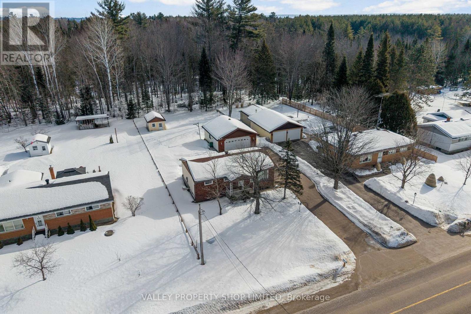 1224 B Line Road, Laurentian Valley, Ontario  K8A 6W8 - Photo 4 - X12848316