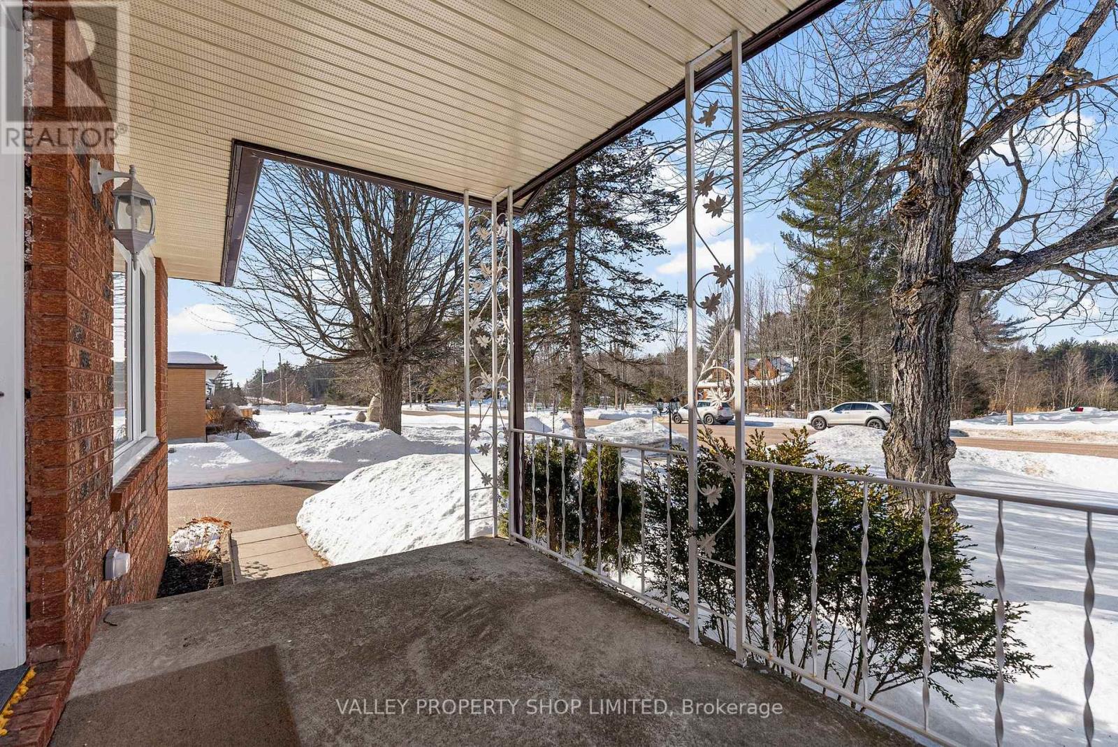 1224 B Line Road, Laurentian Valley, Ontario  K8A 6W8 - Photo 5 - X12848316