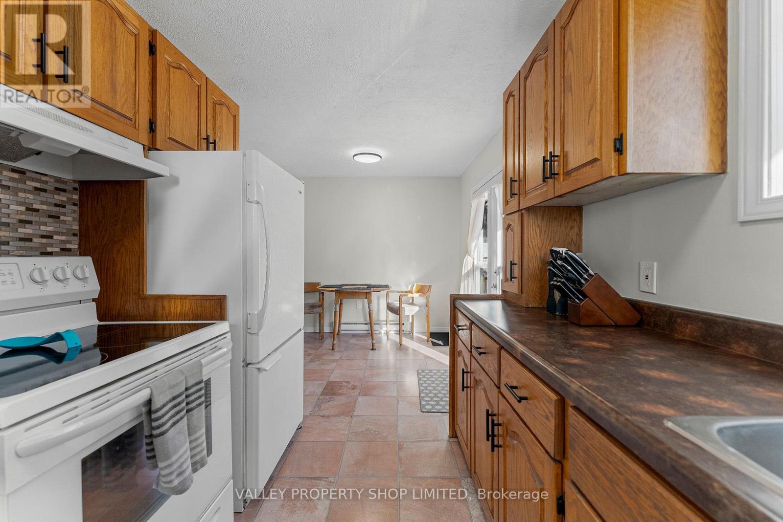 1224 B Line Road, Laurentian Valley, Ontario  K8A 6W8 - Photo 8 - X12848316