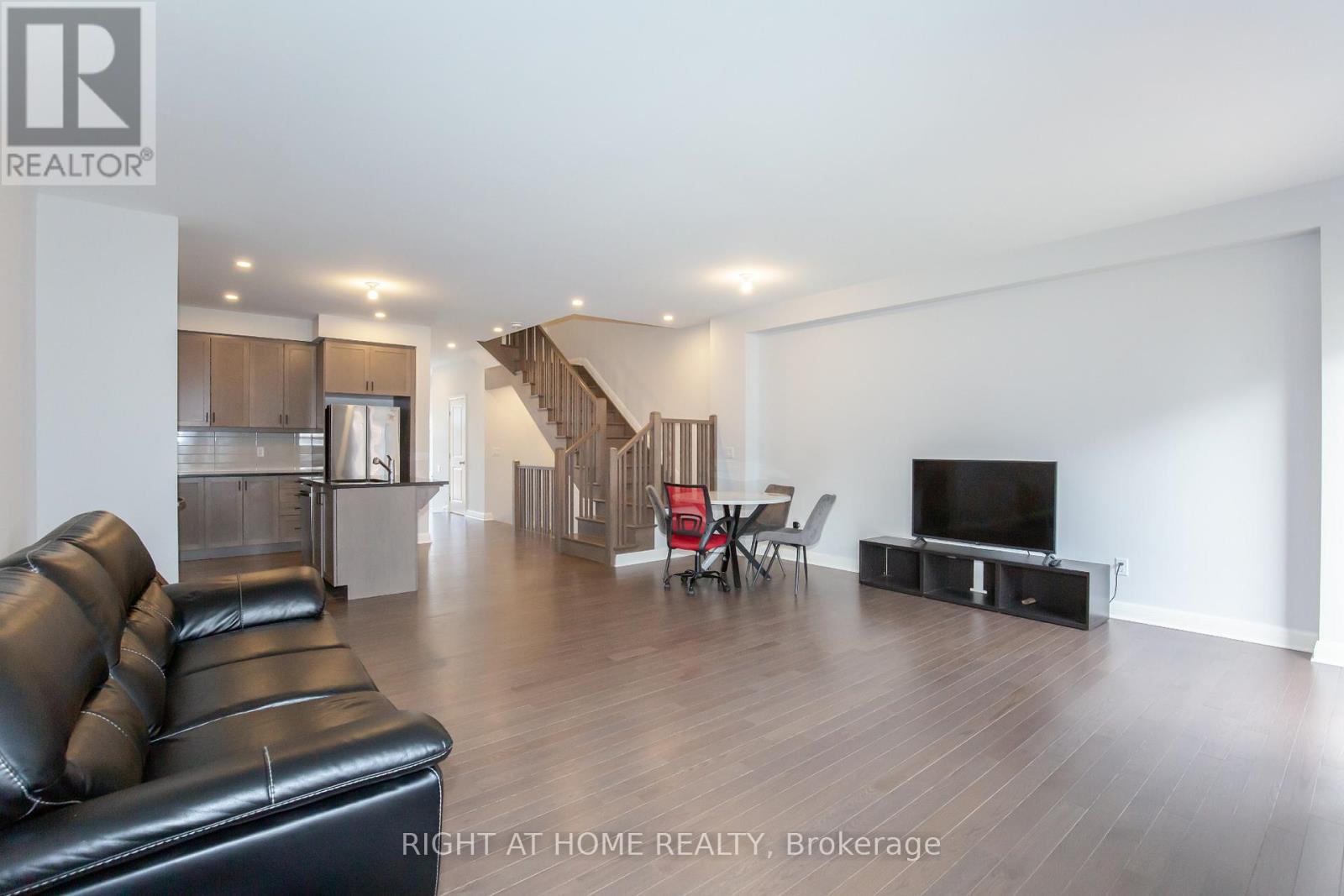 521 Hitzlay Terrace, Ottawa, Ontario  K2T 0S1 - Photo 10 - X12848384