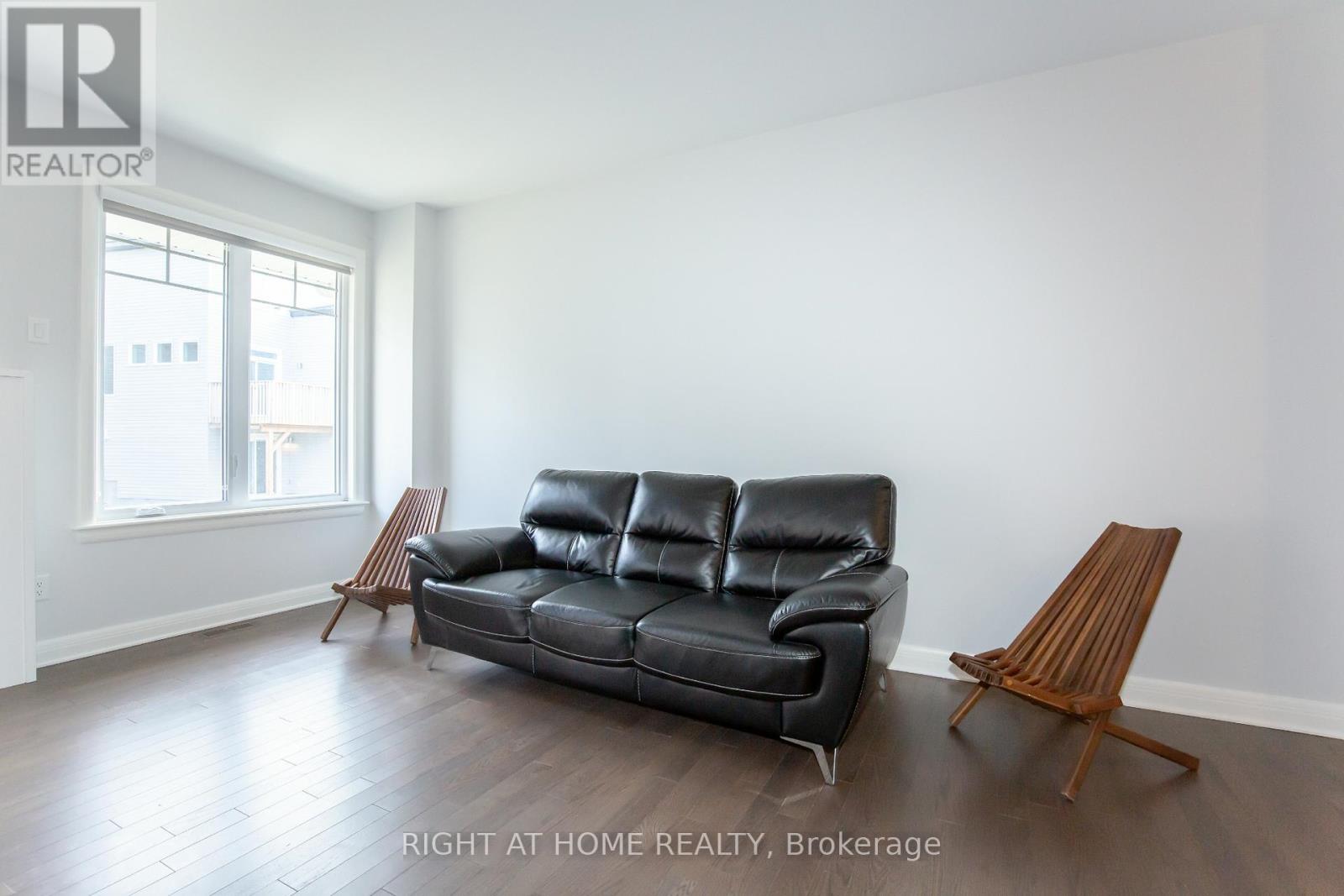 521 Hitzlay Terrace, Ottawa, Ontario  K2T 0S1 - Photo 11 - X12848384