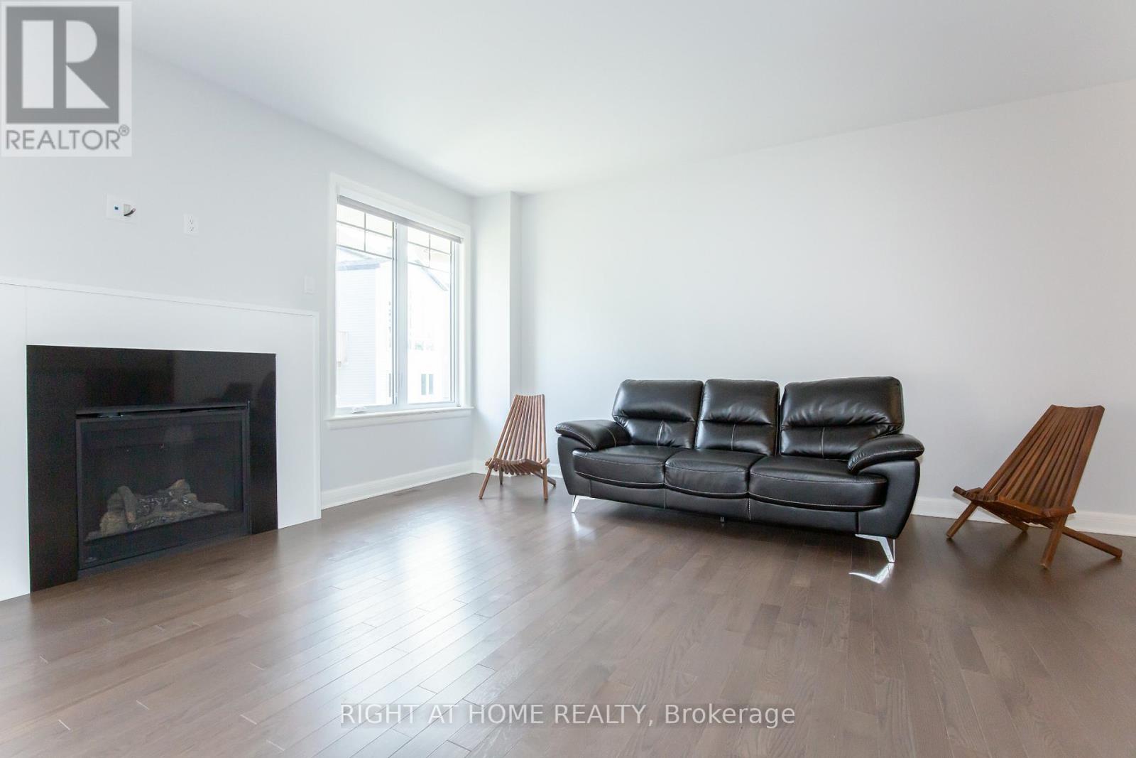 521 Hitzlay Terrace, Ottawa, Ontario  K2T 0S1 - Photo 12 - X12848384