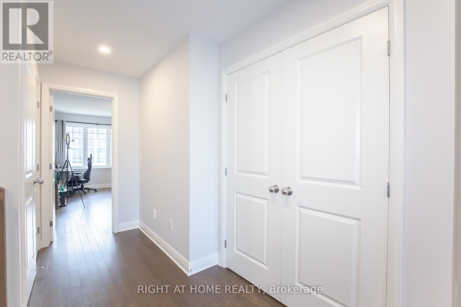 521 Hitzlay Terrace, Ottawa, Ontario  K2T 0S1 - Photo 25 - X12848384