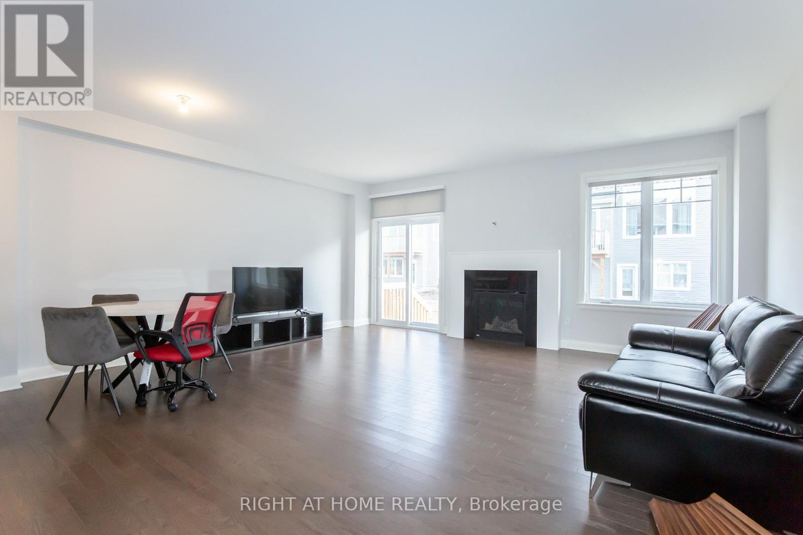 521 Hitzlay Terrace, Ottawa, Ontario  K2T 0S1 - Photo 8 - X12848384