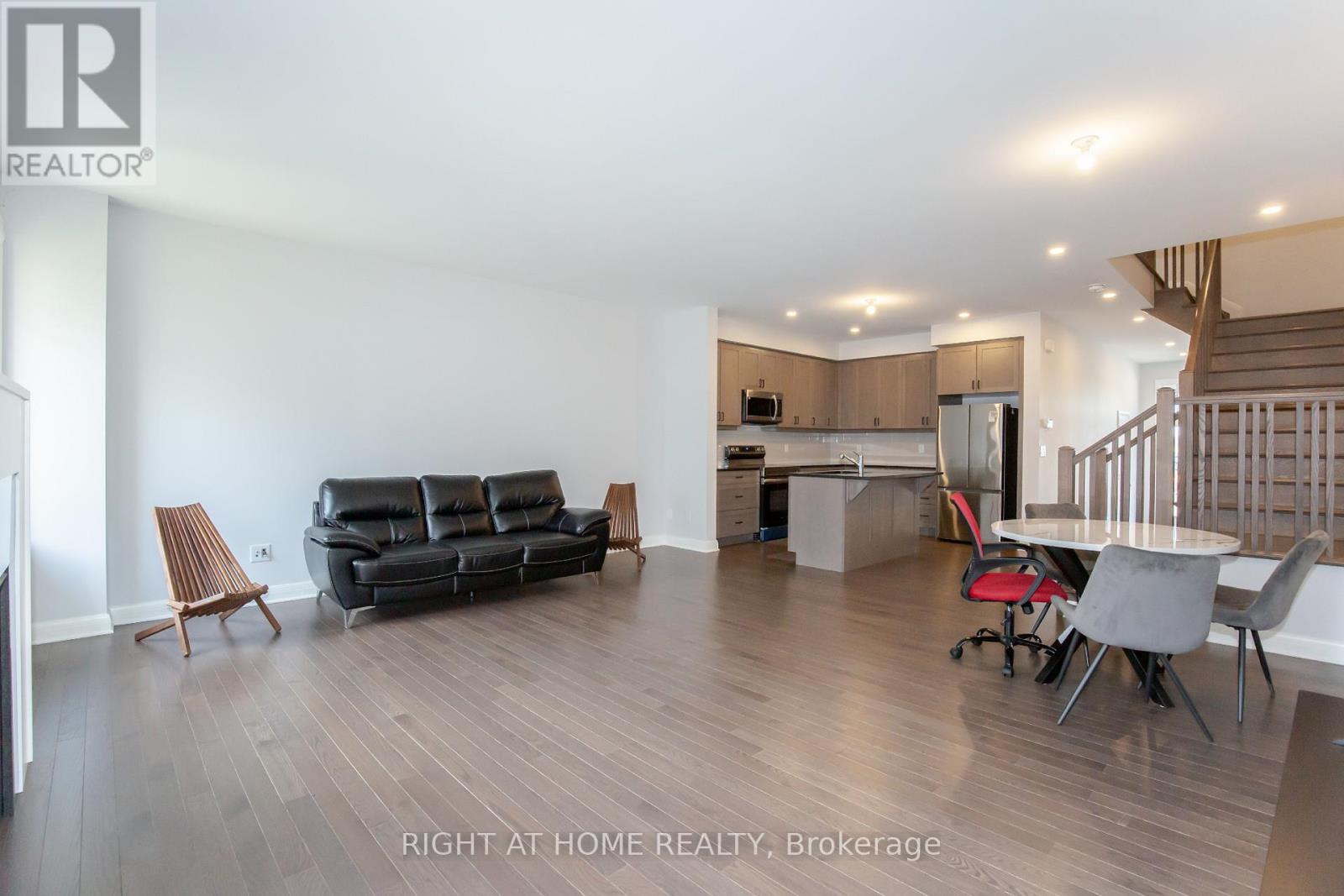 521 Hitzlay Terrace, Ottawa, Ontario  K2T 0S1 - Photo 9 - X12848384