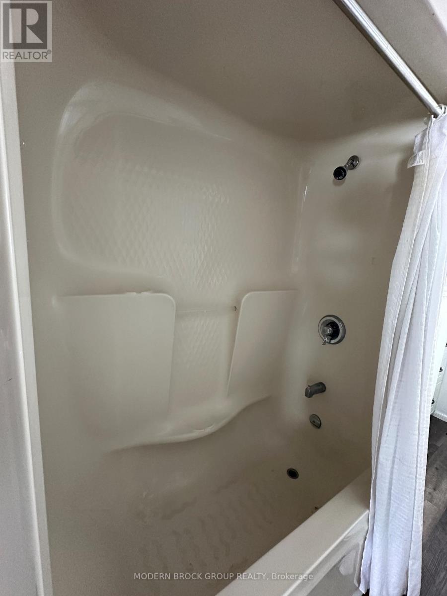 A - 17 Jessie Street, Brockville, Ontario  K6V 3M6 - Photo 18 - X12848216