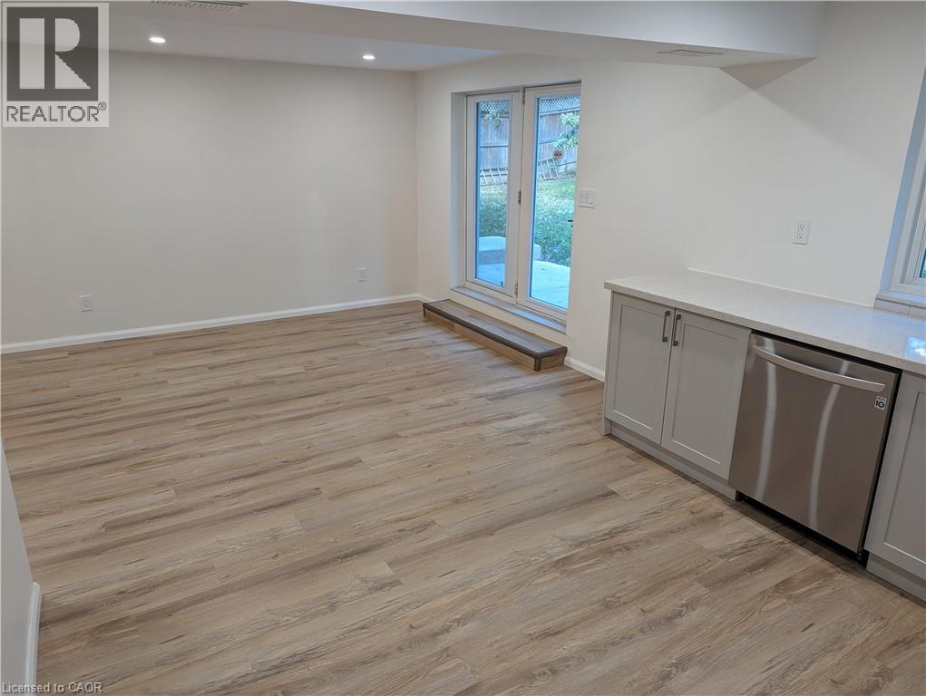 26 Springbank Crescent Unit# Lower, Kitchener, Ontario  N2M 4P7 - Photo 2 - 40778264