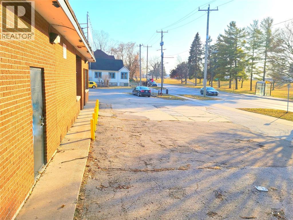 220 CHRISTINA STREET South Sarnia Ontario Canada N7T2N2 4