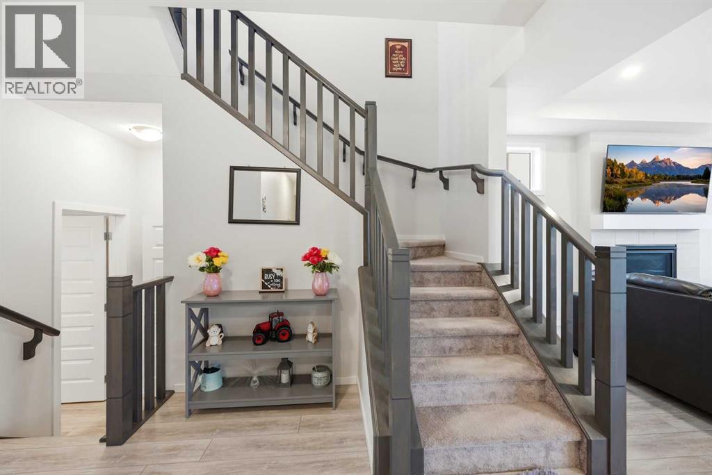 717 Windrow Manor Sw, Airdrie, Alberta  T4B 5H6 - Photo 8 - A2284526