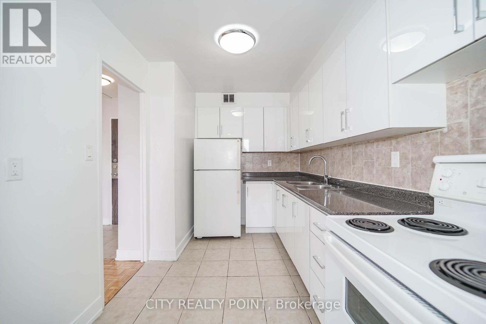 1405 - 6200 Bathurst Street, Toronto, Ontario  M2R 2A3 - Photo 4 - C12848158