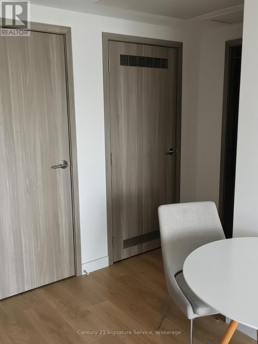 3812 - 1 Concord Cityplace Way, Toronto, Ontario  M5V 0X3 - Photo 10 - C12848194