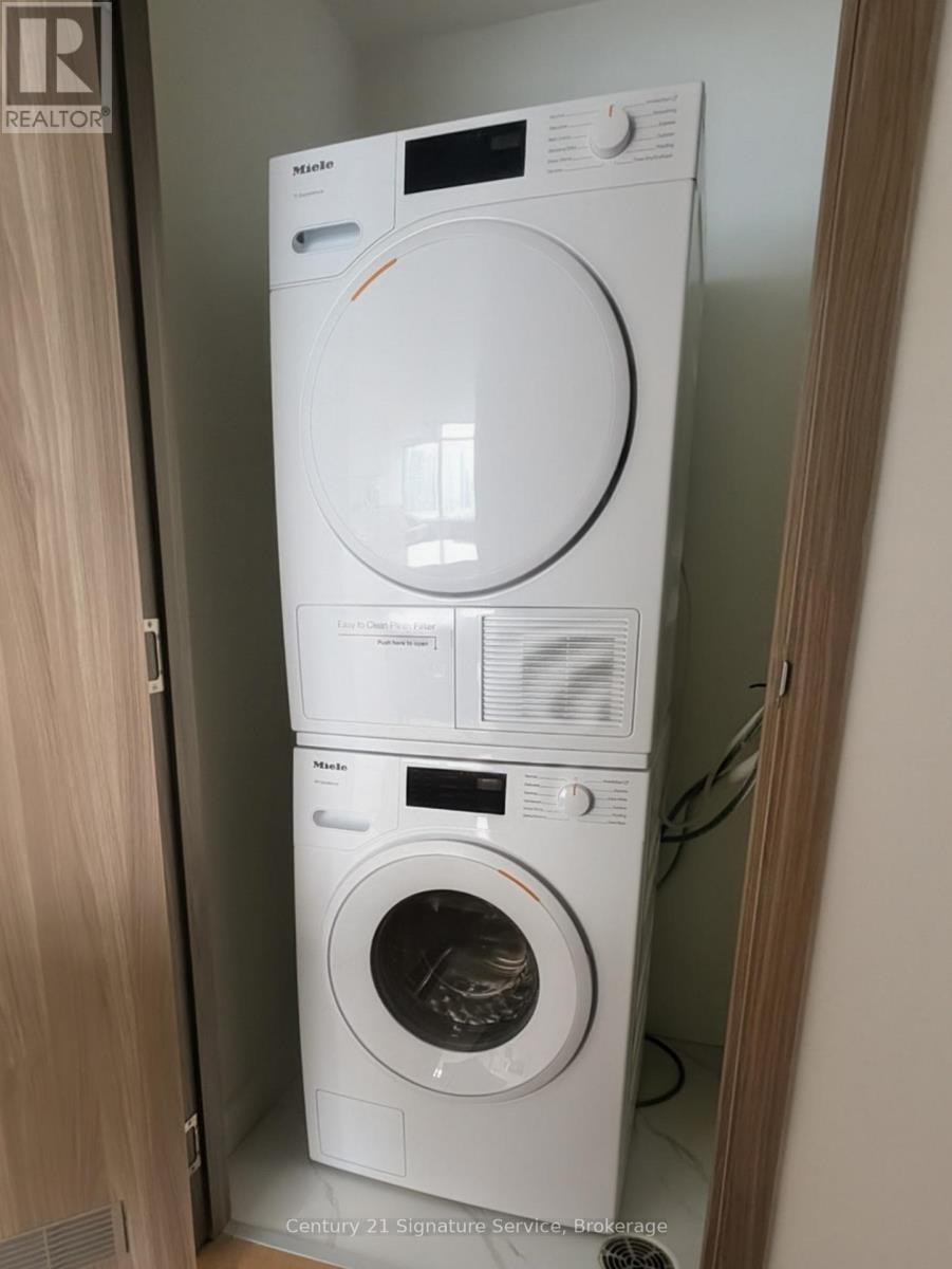 3812 - 1 Concord Cityplace Way, Toronto, Ontario  M5V 0X3 - Photo 12 - C12848194