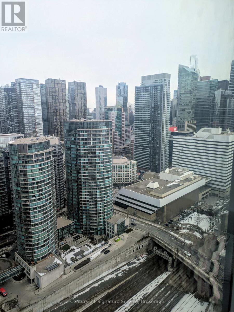 3812 - 1 Concord Cityplace Way, Toronto, Ontario  M5V 0X3 - Photo 17 - C12848194