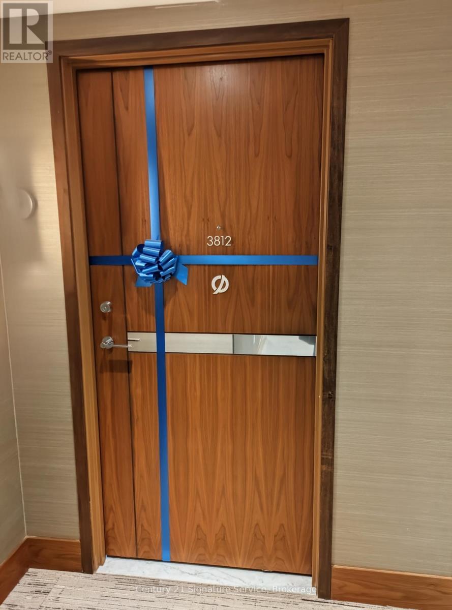 3812 - 1 Concord Cityplace Way, Toronto, Ontario  M5V 0X3 - Photo 3 - C12848194