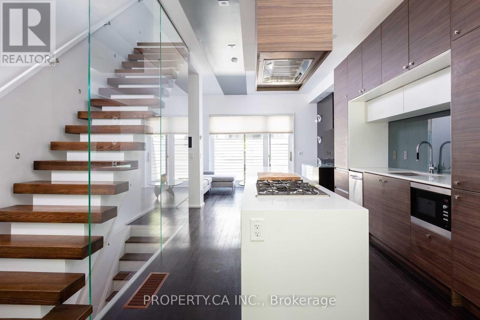 238 MANNING AVENUE, Toronto, Ontario