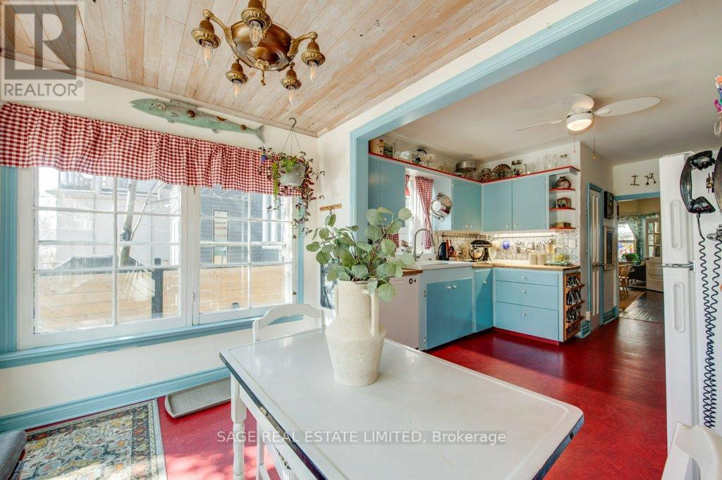 25 Helena Avenue, Toronto, Ontario  M6G 2H3 - Photo 15 - C12848336