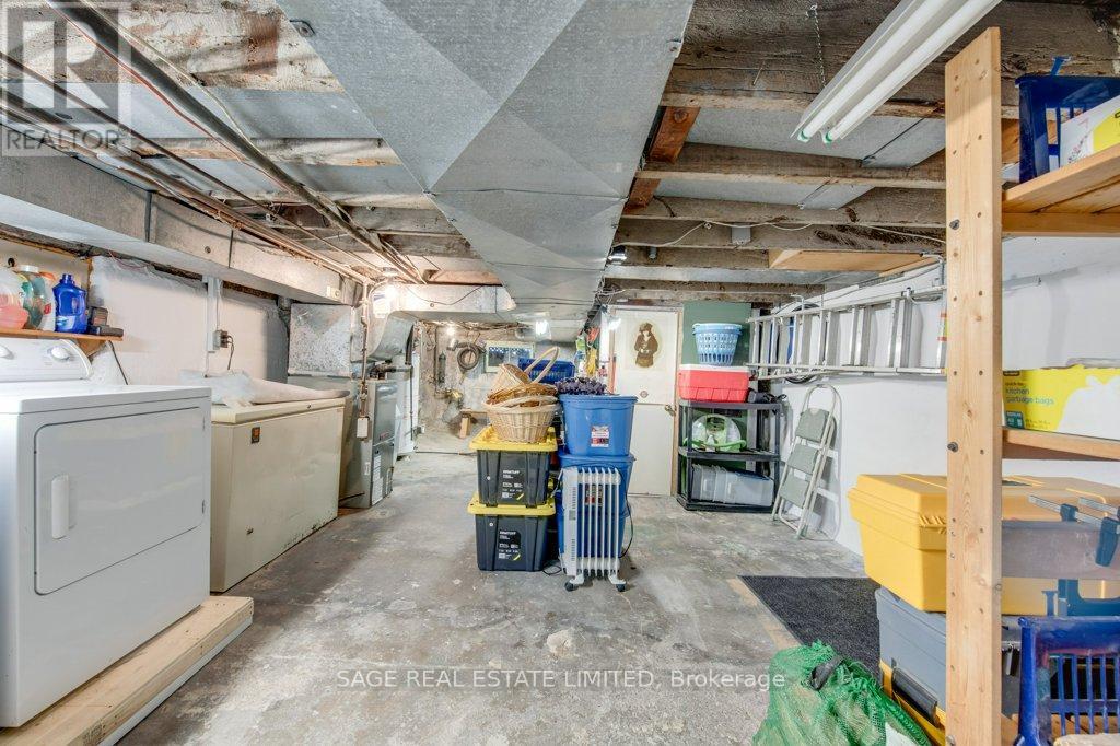 25 Helena Avenue, Toronto, Ontario  M6G 2H3 - Photo 33 - C12848336